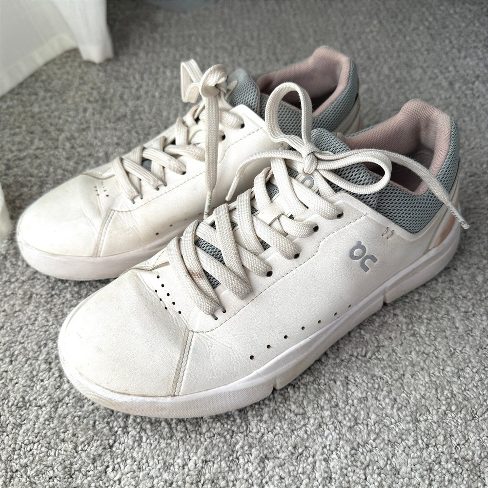 On The Roger Advantage‎ Women's White Leather Swiss Engineering Sneakers 7.5